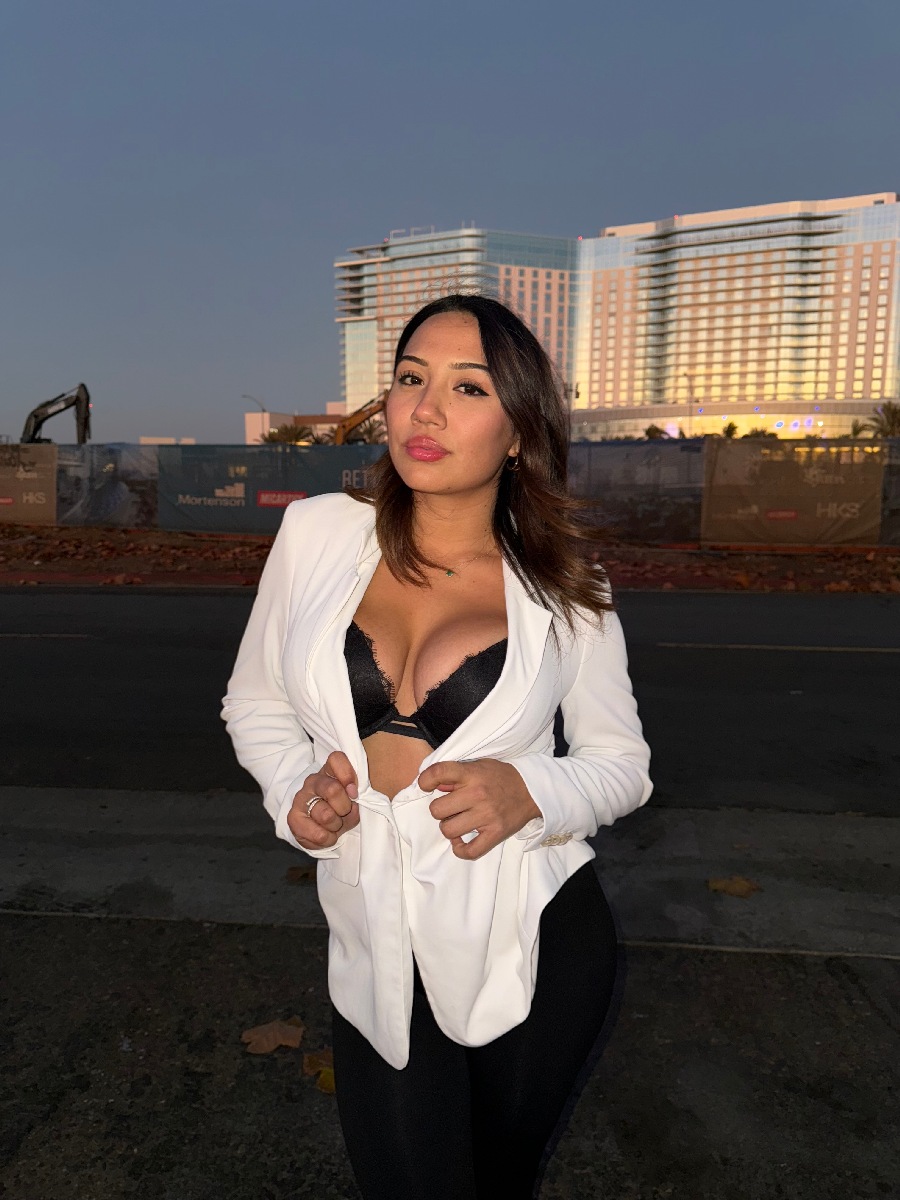 Take a pause and enjoy Ali Cruz — streaming from Hebe