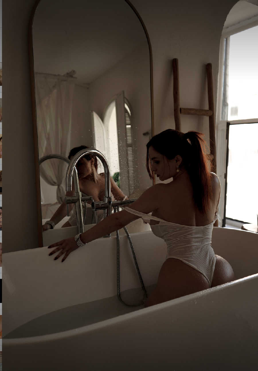 A playful frame from Miranda Faith nude — online in Hebe