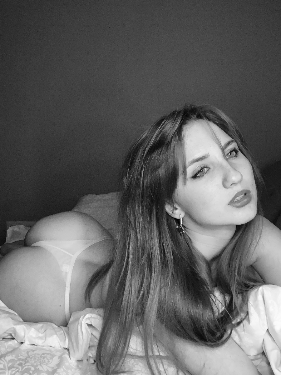 Take a pause and enjoy Nata nude — streaming from Hebe